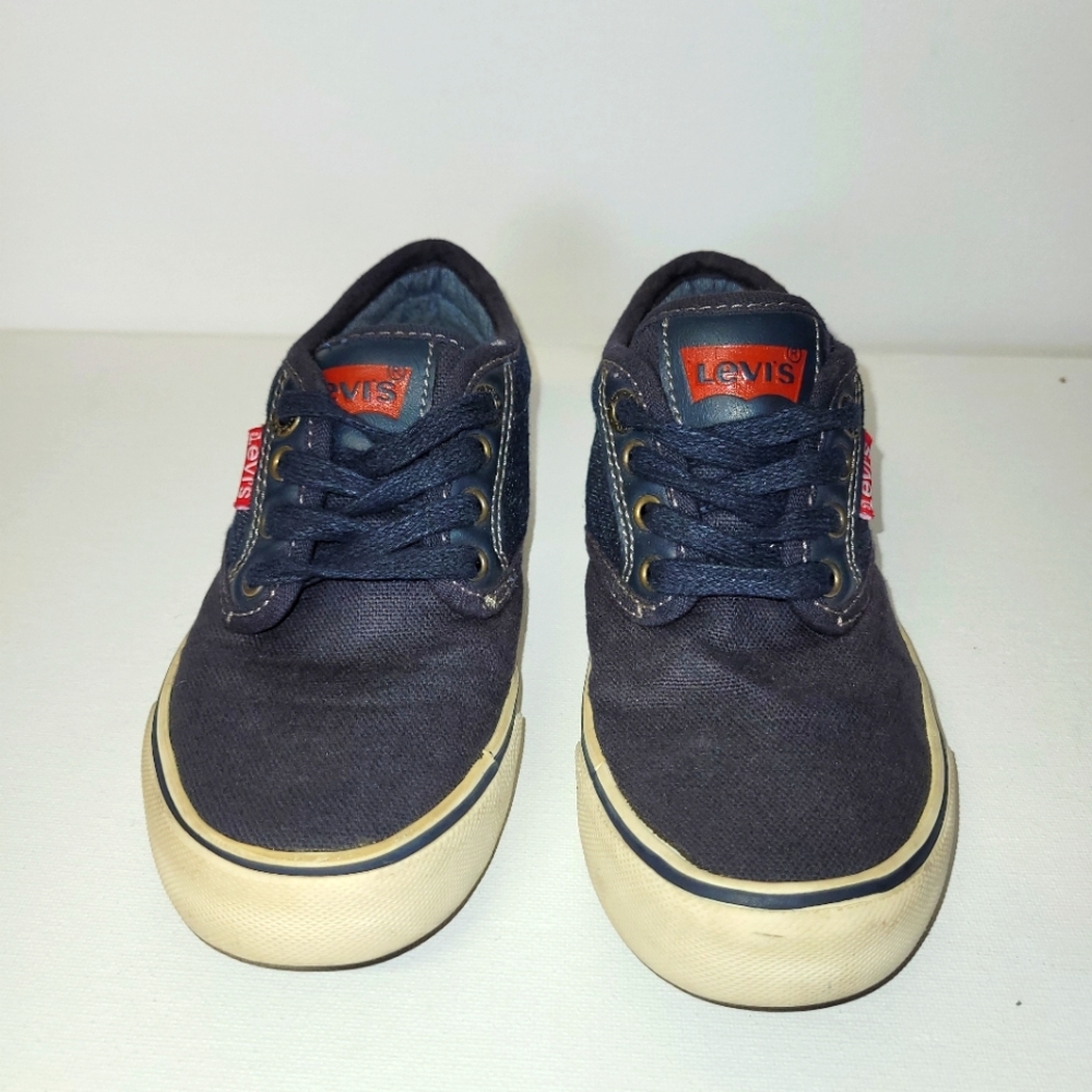 Levi's tenis shoes for kids size 11